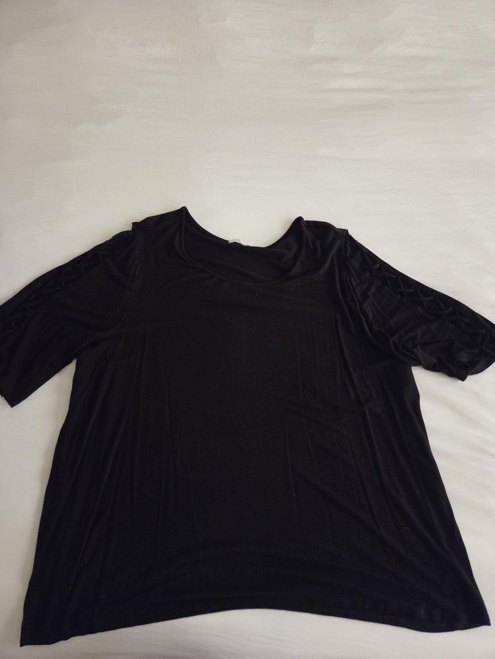 89th & Madison Black Cutout Sleeve Scoop Neck Women's Top